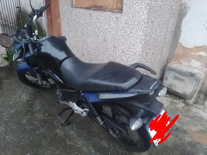 Moto com 1 ano de uso, em perfeito estado. 