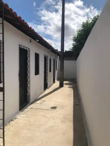Casas com 1 quarto para aluguel no Bairro Serrinha, em Fortaleza.