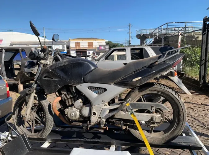 Sucata Honda Twister carburada 2002 (em peças)