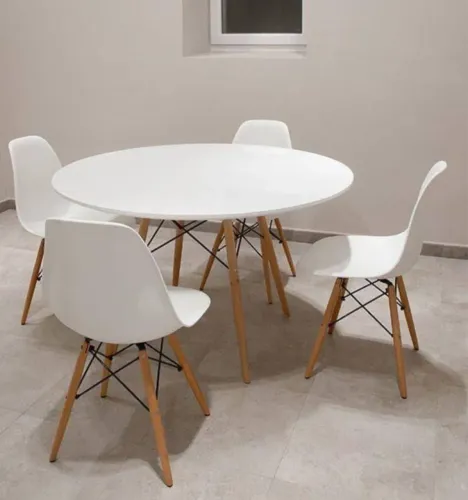 Mesa Eiffel com 4 cadeiras 