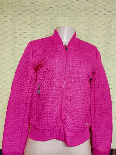 Jaqueta Bomber Rosa Vibrante - Elegância e Conforto!