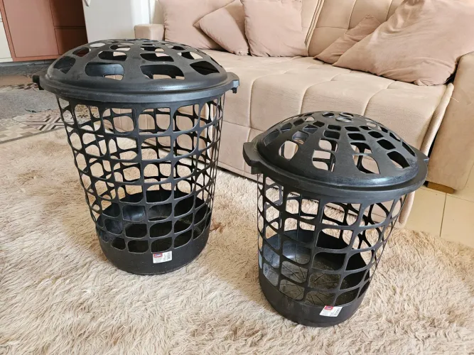Vende-se 2 Cestos de Roupas
