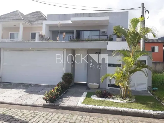 Vargem Pequena | Casa de Condomínio 4 quartos, sendo 4 suites