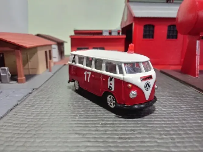 MINIATURA VW KOMBI MICROBUS 1962 AMBULANCE 17 - ESCALA 1/60 - FABRICANTE WELLY