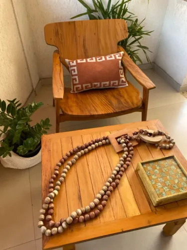 Cadeira de Madeira Maciça - Estilo Moderno