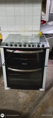 Vendo fogão Electrolux 6 bocas 2 fornos com grill gás de rua