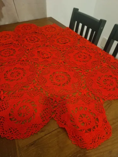 Toalha de Mesa Crochê Vermelha Artesanal
