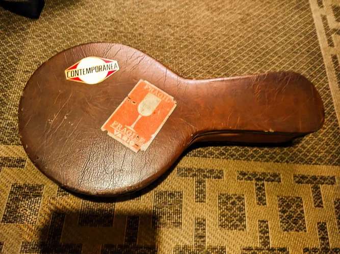 Estojo (CASE) Rígido da marca Contemporânea para BANJO. Proteção total e sofisticação.