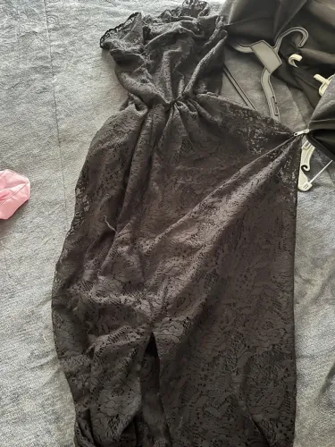Vestido de renda preto elegante