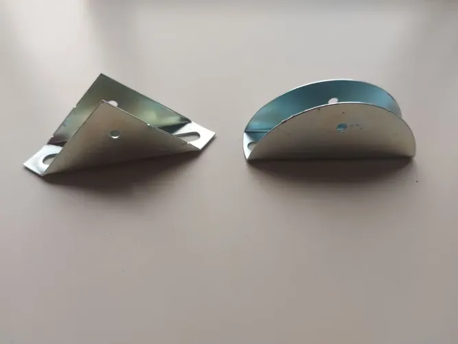 Suportes metálicos para ventilador de teto novos.