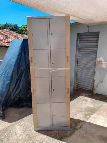 Armário de aço, 8 portas, com fechadura