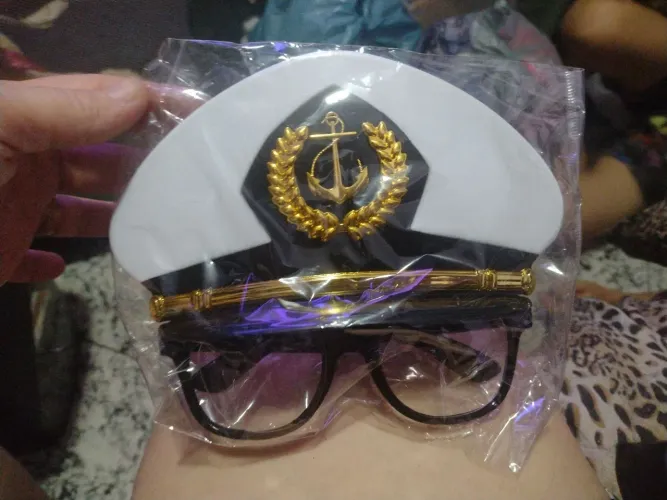 Óculos com Chapéu de Marinheiro - Novo