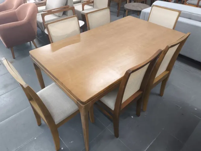 Mesa de Jantar de Madeira com 6 Cadeiras madeira