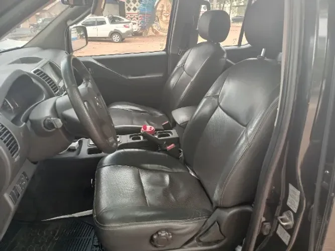 Nissan Frontier SV AT. CD 4X4 2.5 TB Dies. Aut. 2015