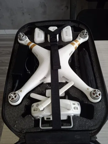 Drone DJI Phantom 3 SE com câmera C4K branco 