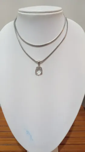 Corrente longa prateada com pingente em gota (vintage)