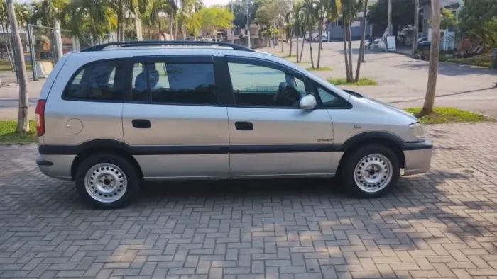 Chevrolet Zafira Comfort 2.0 MPFI Flexpower 8V 5P 2011