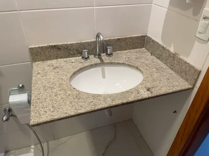 Vendo 2 bancadas de granito com torneira deca e Cuba deca!