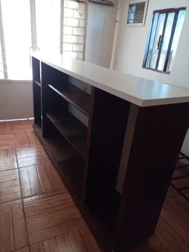 Vendo balcão / estante para sala