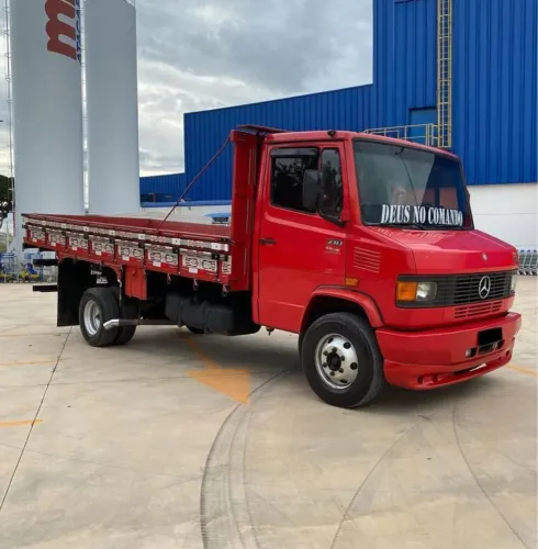 Caminhão Mercedes 710 - Carroceria