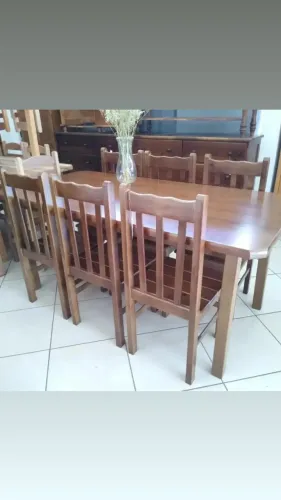 Mesa com 06 cadeiras