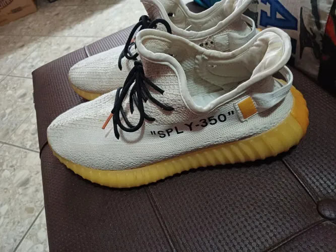 Adidas Yeezy Boost 350 V2 - Bege com Sola Amarela