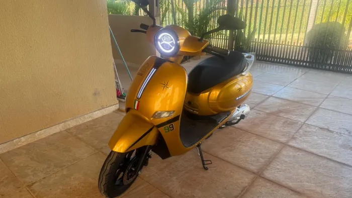 Scooter elétrica Milano Ventane 3000w, emplacada.