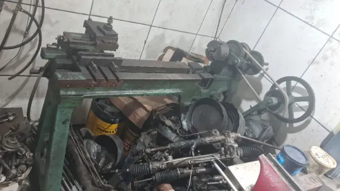 Torno mecânico antigo