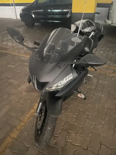 YAMAHA R15