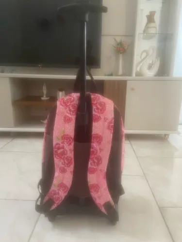 Mochila de rodinhas infantil com estampa floral