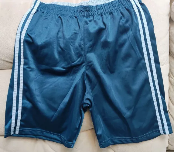 Bermuda de Moletom Azul com Listras Brancas