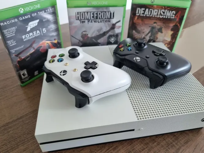 Xbox One S + 2 Controles + 3 Jogos