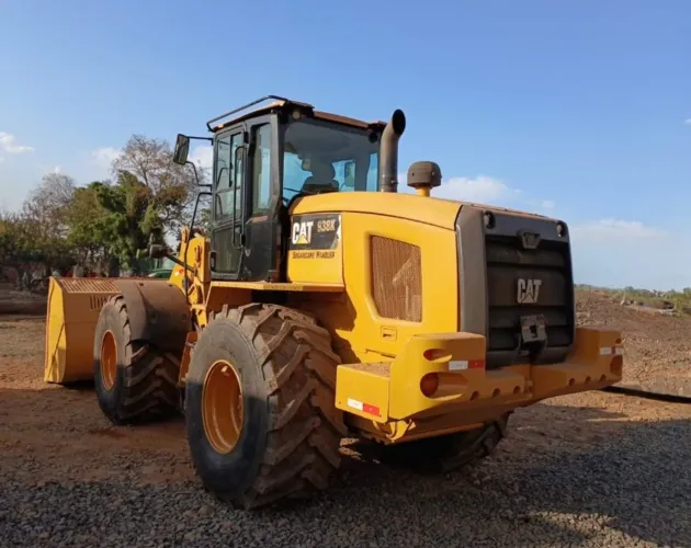 Pá Carregadeira Caterpillar 938K ano 2019 com 24.300 horas, em SP