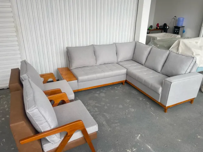 Sofá L mais poltronas
