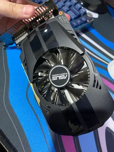 Placa de vídeo ASUS 1650 4GB