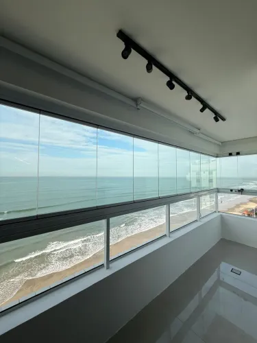 Apartamento frente mar 3 Dormitórios li
