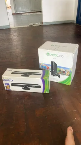 Xbox 360 E (Super Slim) + Kinect + 2 Controles + Caixa Original + 1 Jogo - Funcionando