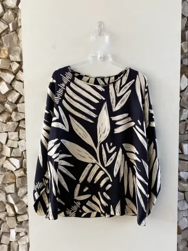 blusa TESS concept oversized folhagem
