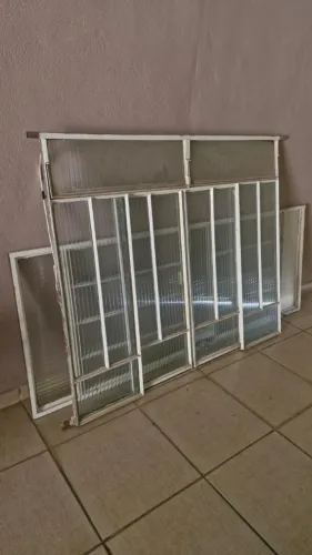 Porta e janela com vidro