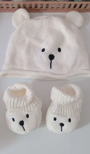 Conjunto touca e sapatinho tricô