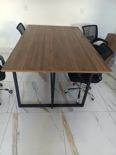 Mesa de Reunião para Escritório - 6 Lugares | Estrutura em Aço | Excelente Estado