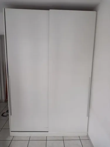 Guarda roupa   altura 2.40  largura 1.60  solteiro 