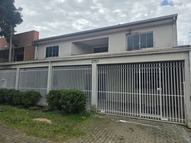 Casa em São José dos Pinhais - SOBRADO DE ESQUINA