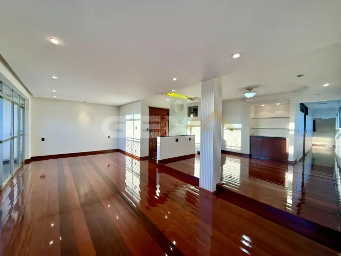 Cobertura duplex à venda no Centro, 4 quartos sendo 3 suítes.