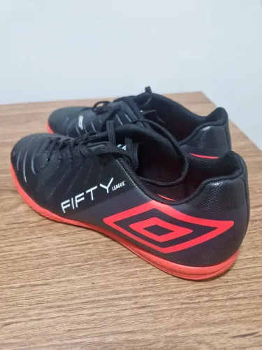 Chuteira salão Umbro Fifty