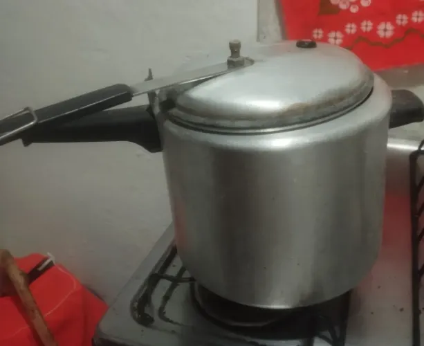 Panela de pressão sem válvula.
