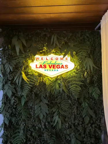Letreiro Luminoso "Welcome to Fabulous Las Vegas"