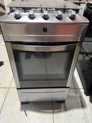 Fogão Brastemp de 4 bocas preto com inox