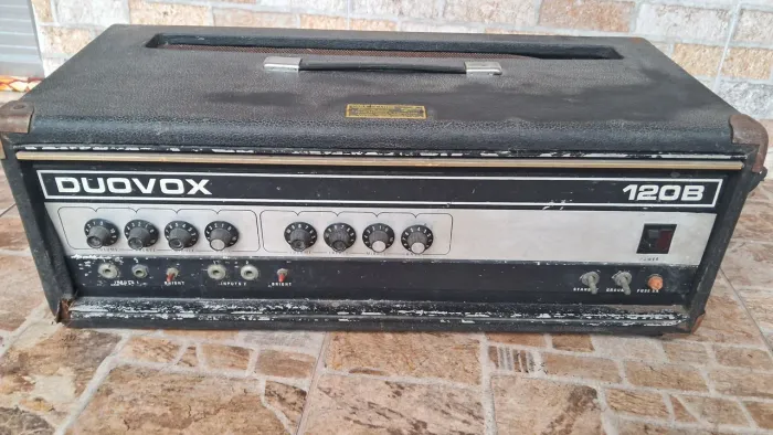 3 equipamentos amplificador antigo esta parado LEIA AS INFORMAÇÕES ADICIONAIS