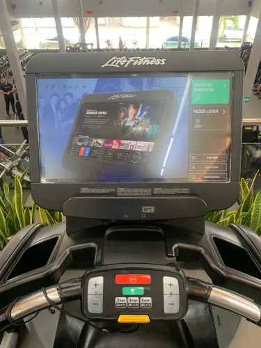 Esteiras Lifefitness com Tela Touch